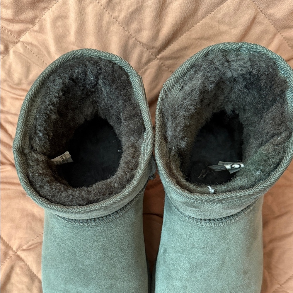 Genuine UGG Since 1974 Australia - Picture 3 of 7